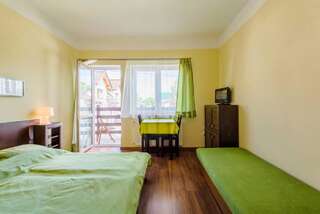 Отели типа «постель и завтрак» Omega Jantar Янтар Трехместный номер с балконом-5
